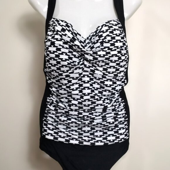 Pura Energy Black, White Geometric Print Ruched Slimming Swimsuit NWT Size 22W - Picture 1 of 3